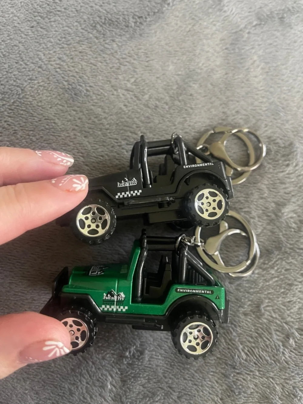 Jeep Keychain bag charm Duo Black & Green new plastic wheels roll lobster clip